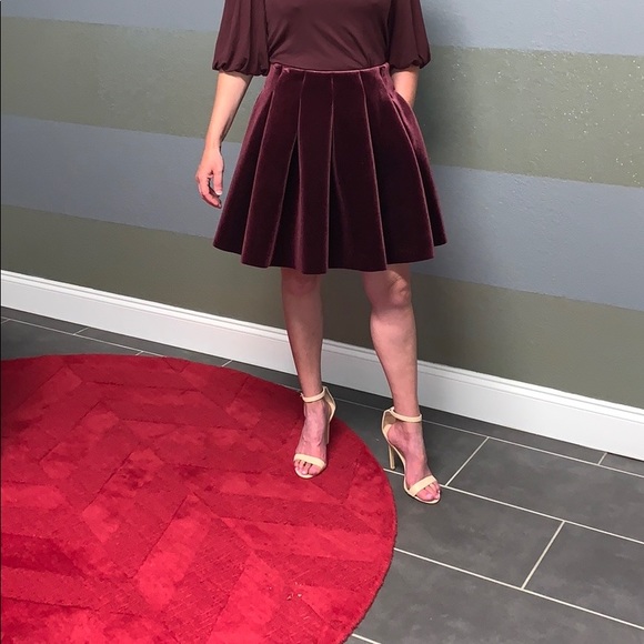 LC Lauren Conrad Dresses & Skirts - ❤️LAURA CONRAD RUNWAY BURGUNDY SKIRT